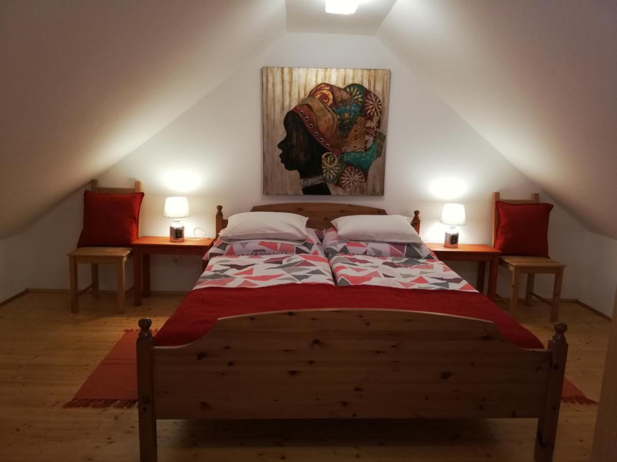 דירות סיגליגט Liliomfa Apartman מראה חיצוני תמונה